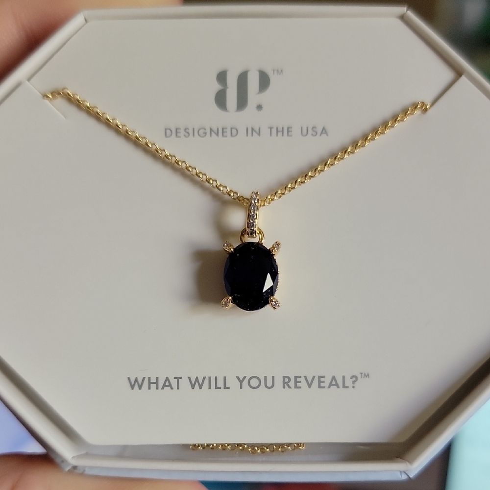 Elegant Gold and Sapphire Pendant Necklace